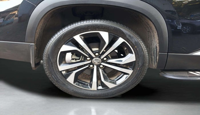 2025 MG HECTOR PLUS SAVVY PRO 1.5 TURBO CVT 7 STR, Petrol, Automatic, 3,709 km, Right Rear Wheel