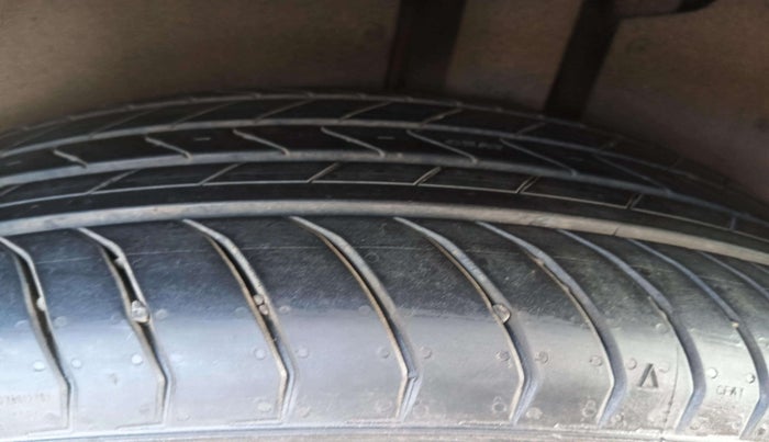 2025 MG HECTOR PLUS SAVVY PRO 1.5 TURBO CVT 7 STR, Petrol, Automatic, 3,709 km, Left Rear Tyre Tread