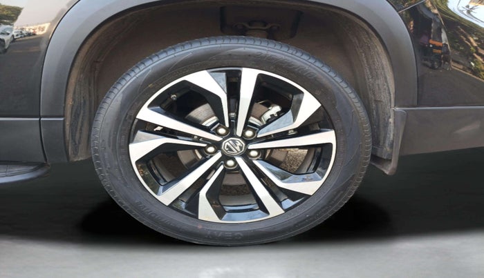 2025 MG HECTOR PLUS SAVVY PRO 1.5 TURBO CVT 7 STR, Petrol, Automatic, 3,709 km, Left Rear Wheel