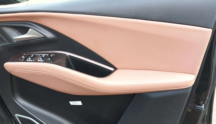 2025 MG HECTOR PLUS SAVVY PRO 1.5 TURBO CVT 7 STR, Petrol, Automatic, 3,709 km, Driver Side Door Panels Control