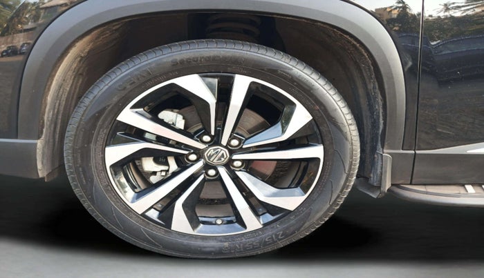 2025 MG HECTOR PLUS SAVVY PRO 1.5 TURBO CVT 7 STR, Petrol, Automatic, 3,709 km, Left Front Wheel