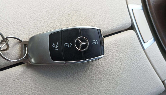 2019 Mercedes Benz E Class E 220 D, Diesel, Automatic, 34,617 km, Key Close Up