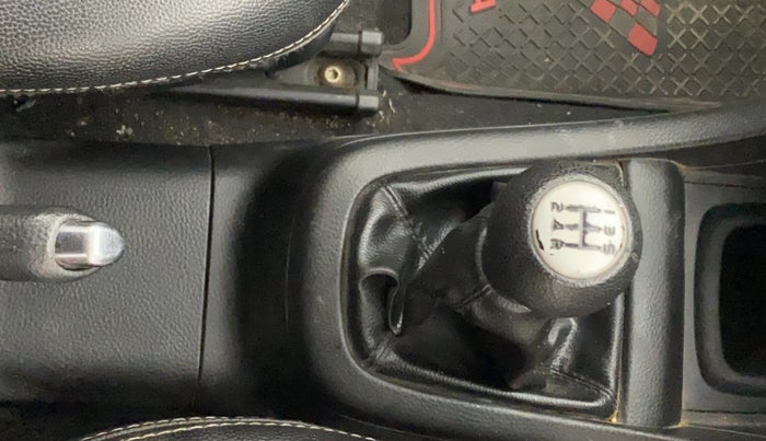 2017 Maruti Swift VDI (O), Diesel, Manual, 48,197 km, Gear Lever