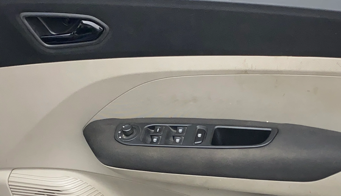 2021 Renault TRIBER RXZ, Petrol, Manual, 54,491 km, Driver Side Door Panels Control