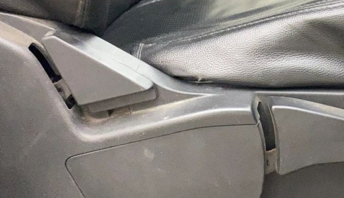 2021 Renault TRIBER RXZ, Petrol, Manual, 54,491 km, Driver Side Adjustment Panel