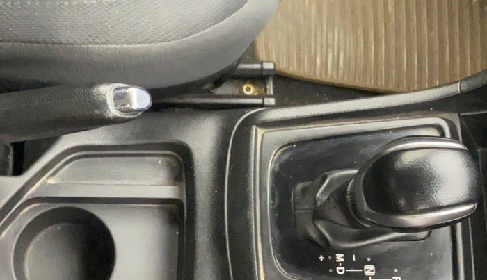 2018 Maruti Vitara Brezza ZDI PLUS AT DUAL TONE, Diesel, Automatic, 1,29,287 km, Gear Lever