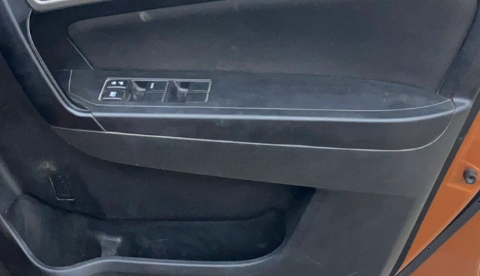 2018 Maruti Vitara Brezza ZDI PLUS AT DUAL TONE, Diesel, Automatic, 1,29,287 km, Driver Side Door Panels Control