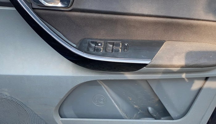 2019 Tata TIGOR XZ PLUS PETROL, CNG, Manual, 1,40,384 km, Driver Side Door Panels Control
