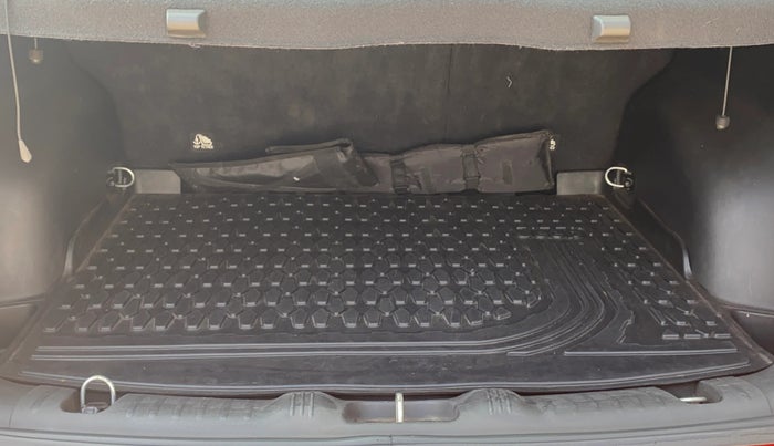 2019 Jeep Compass LIMITED 1.4 PETROL AT, Petrol, Automatic, 60,513 km, Boot Inside