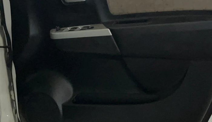 2013 Maruti Wagon R 1.0 VXI, Petrol, Manual, 15,470 km, Driver Side Door Panels Control