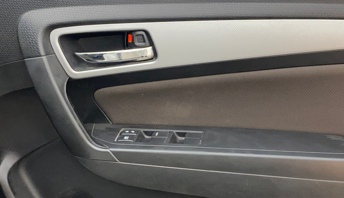 2021 Toyota URBAN CRUISER PREMIUM GRADE MT, Petrol, Manual, 86,267 km, Driver Side Door Panels Control