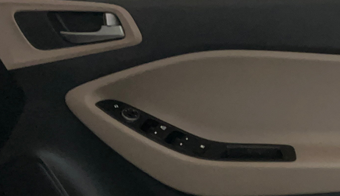 2018 Hyundai Elite i20 SPORTZ 1.2, Petrol, Manual, 34,945 km, Driver Side Door Panels Control