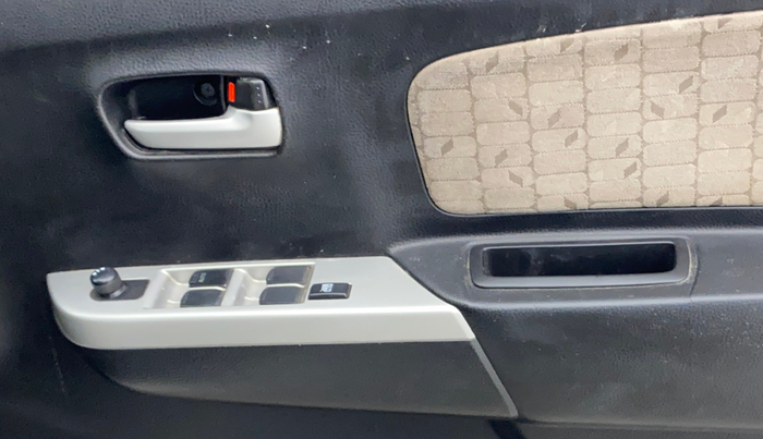 2015 Maruti Wagon R 1.0 VXI, Petrol, Manual, 44,001 km, Driver Side Door Panels Control