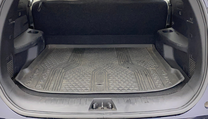 2023 Mahindra XUV700 MX P MT 5 STR, Petrol, Manual, 50,592 km, Boot Inside