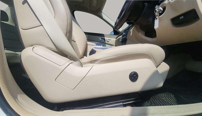 2015 Mercedes Benz E Class E 200 Avantgarde, Petrol, Automatic, 33,511 km, Driver Side Adjustment Panel