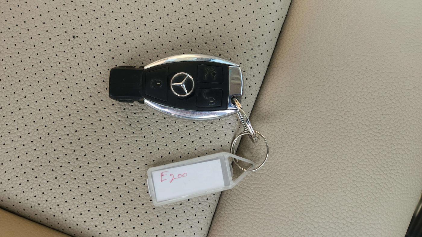 2015 Mercedes Benz E Class E 200 Avantgarde, Petrol, Automatic, 33,511 km, Key Close Up