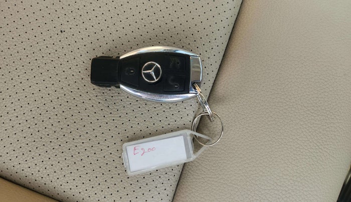 2015 Mercedes Benz E Class E 200 Avantgarde, Petrol, Automatic, 33,511 km, Key Close Up
