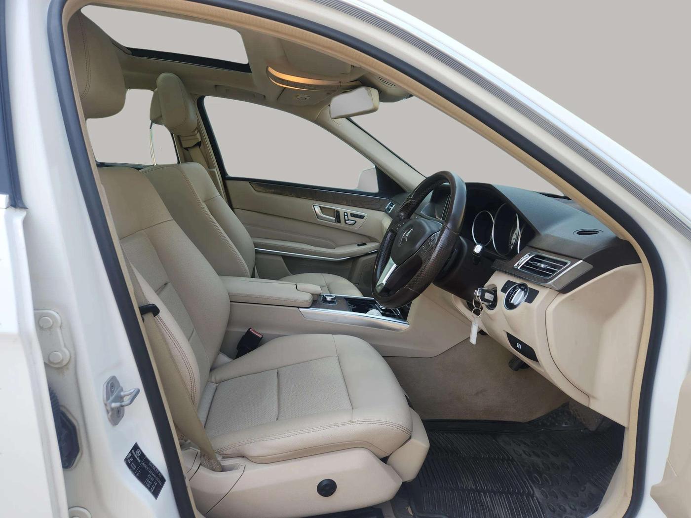 2015 Mercedes Benz E Class E 200 Avantgarde, Petrol, Automatic, 33,511 km, Right Side Front Door Cabin