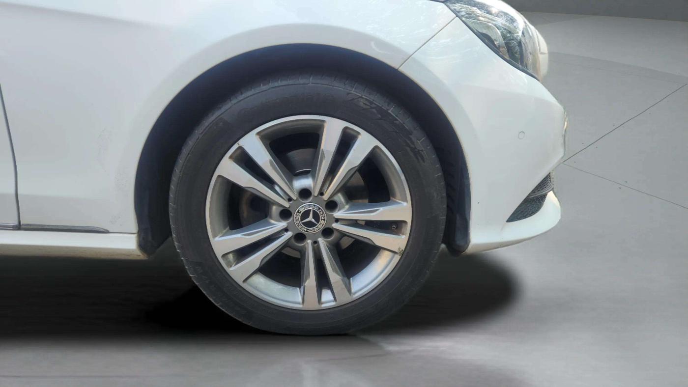 2015 Mercedes Benz E Class E 200 Avantgarde, Petrol, Automatic, 33,511 km, Right Front Wheel