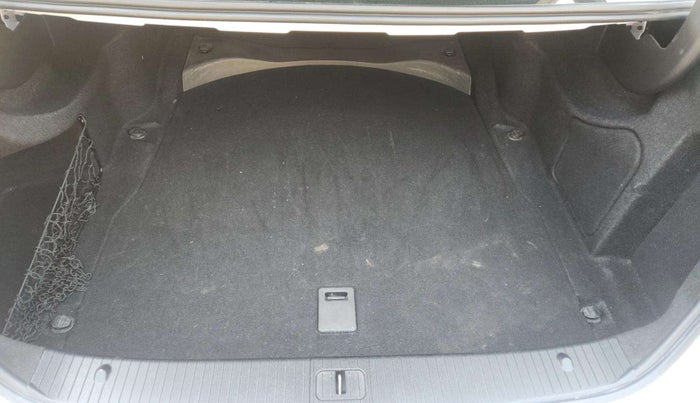 2015 Mercedes Benz E Class E 200 Avantgarde, Petrol, Automatic, 33,511 km, Boot Inside
