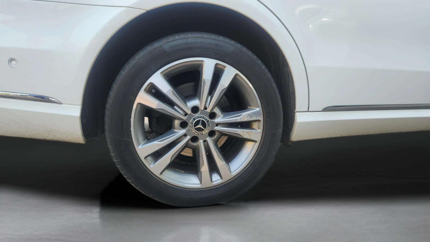 2015 Mercedes Benz E Class E 200 Avantgarde, Petrol, Automatic, 33,511 km, Right Rear Wheel
