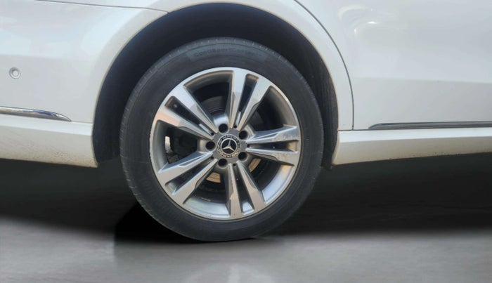 2015 Mercedes Benz E Class E 200 Avantgarde, Petrol, Automatic, 33,511 km, Right Rear Wheel