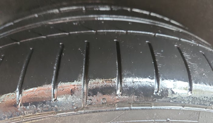 2015 Mercedes Benz E Class E 200 Avantgarde, Petrol, Automatic, 33,511 km, Right Front Tyre Tread