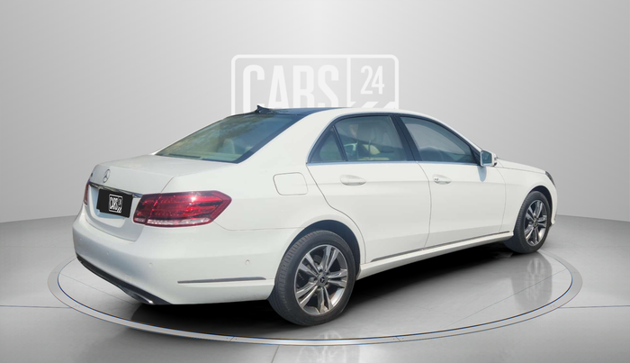 2015 Mercedes Benz E Class E 200 Avantgarde, Petrol, Automatic, 33,511 km, Right Back Diagonal