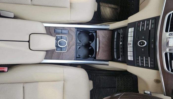2015 Mercedes Benz E Class E 200 Avantgarde, Petrol, Automatic, 33,511 km, Gear Lever