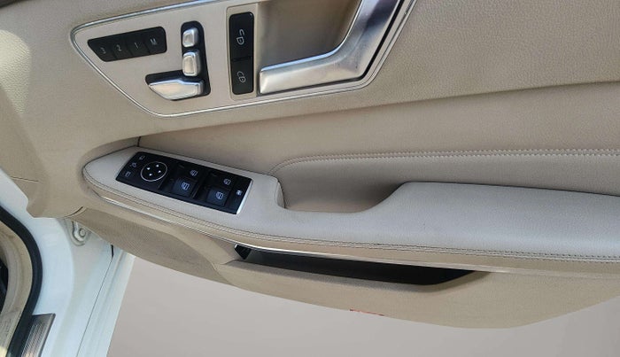 2015 Mercedes Benz E Class E 200 Avantgarde, Petrol, Automatic, 33,511 km, Driver Side Door Panels Control
