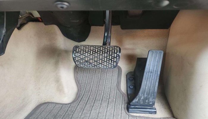 2015 Mercedes Benz E Class E 200 Avantgarde, Petrol, Automatic, 33,511 km, Pedals