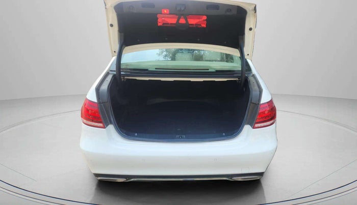 2015 Mercedes Benz E Class E 200 Avantgarde, Petrol, Automatic, 33,511 km, Boot Door Open