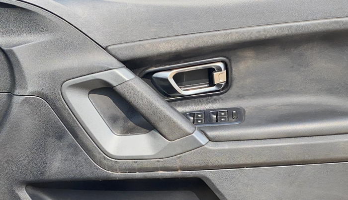 2019 Tata Harrier XZ 2.0L DARK EDITION, Diesel, Manual, 82,573 km, Driver Side Door Panels Control