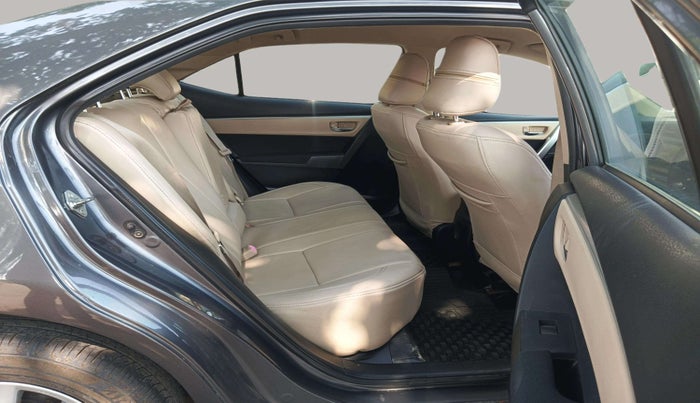 2015 Toyota Corolla Altis G CVT PETROL, Petrol, Automatic, 39,176 km, Right Side Rear Door Cabin