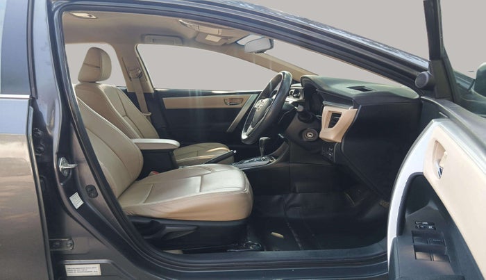 2015 Toyota Corolla Altis G CVT PETROL, Petrol, Automatic, 39,176 km, Right Side Front Door Cabin