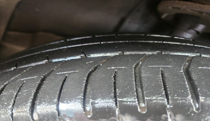 2015 Toyota Corolla Altis G CVT PETROL, Petrol, Automatic, 39,176 km, Left Front Tyre Tread