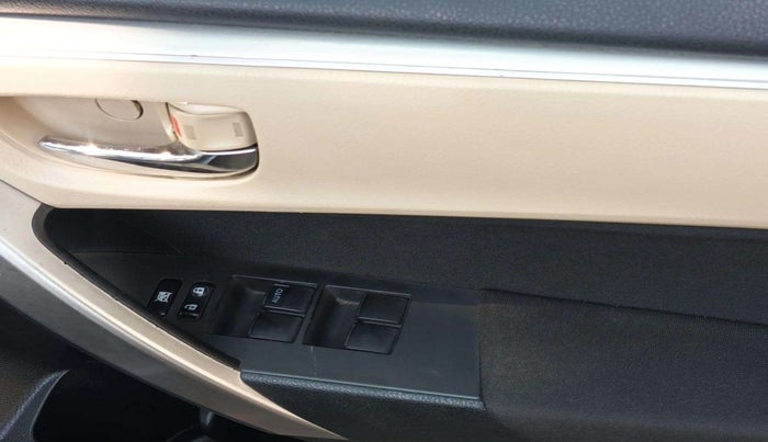 2015 Toyota Corolla Altis G CVT PETROL, Petrol, Automatic, 39,176 km, Driver Side Door Panels Control