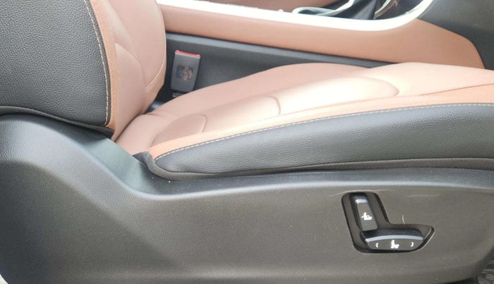 2024 MG HECTOR PLUS SAVVY PRO 1.5 TURBO CVT 7 STR, Petrol, Automatic, 14,063 km, Driver Side Adjustment Panel