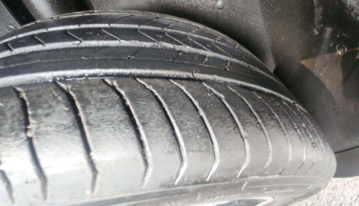 2024 MG HECTOR PLUS SAVVY PRO 1.5 TURBO CVT 7 STR, Petrol, Automatic, 14,063 km, Left Front Tyre Tread