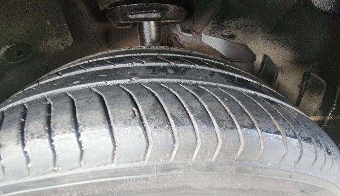 2024 MG HECTOR PLUS SAVVY PRO 1.5 TURBO CVT 7 STR, Petrol, Automatic, 14,063 km, Right Rear Tyre Tread