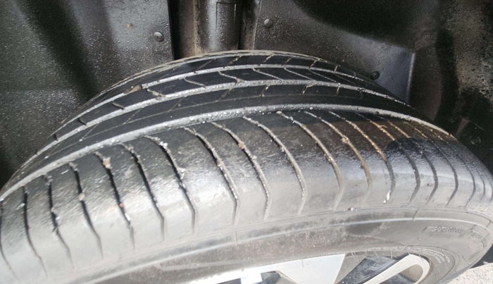 2024 MG HECTOR PLUS SAVVY PRO 1.5 TURBO CVT 7 STR, Petrol, Automatic, 14,063 km, Right Front Tyre Tread