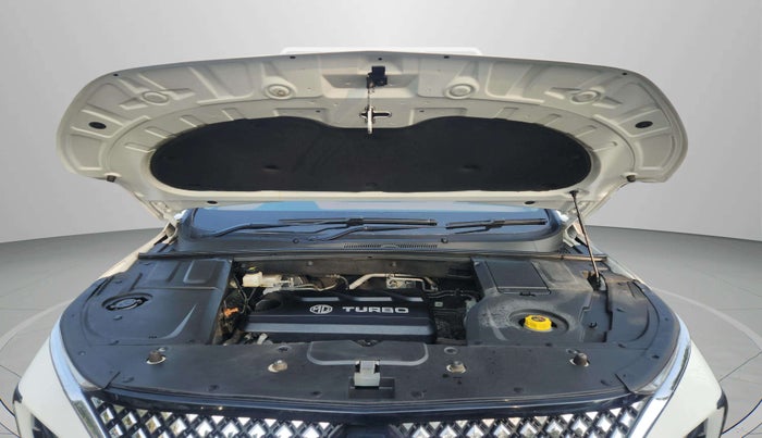 2024 MG HECTOR PLUS SAVVY PRO 1.5 TURBO CVT 7 STR, Petrol, Automatic, 14,063 km, Open Bonet