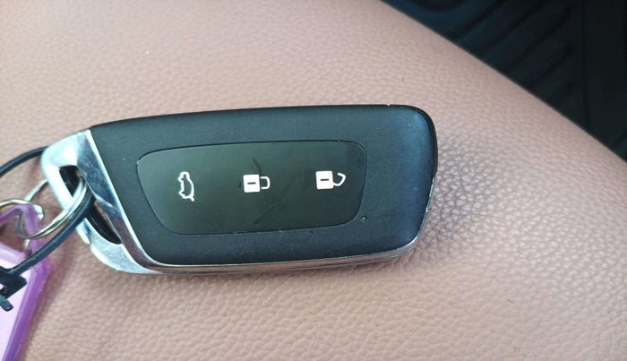 2023 MG HECTOR PLUS SAVVY PRO 1.5 TURBO CVT 7 STR, Petrol, Automatic, 19,282 km, Key Close Up