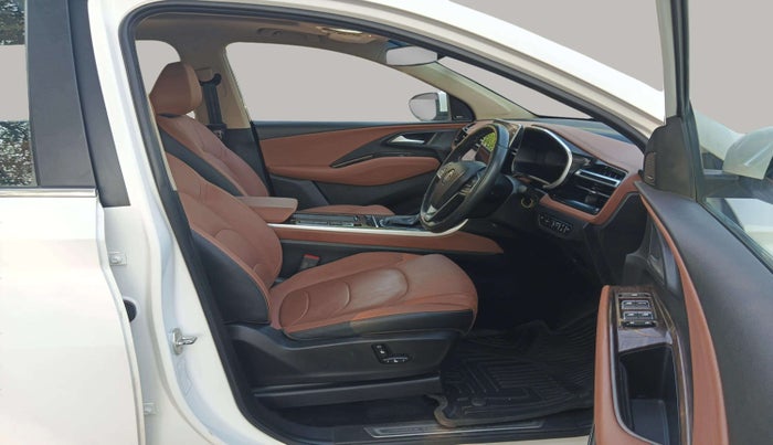 2023 MG HECTOR PLUS SAVVY PRO 1.5 TURBO CVT 7 STR, Petrol, Automatic, 19,282 km, Right Side Front Door Cabin