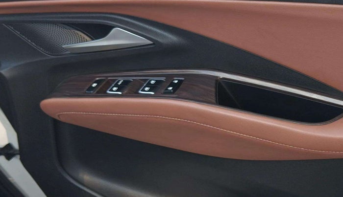 2023 MG HECTOR PLUS SAVVY PRO 1.5 TURBO CVT 7 STR, Petrol, Automatic, 19,282 km, Driver Side Door Panels Control