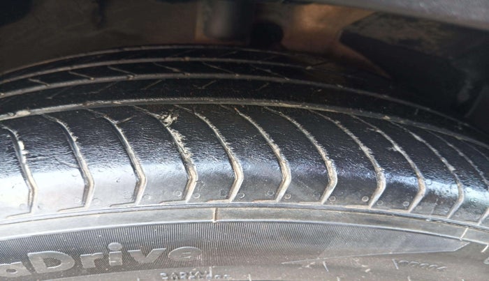 2023 MG HECTOR PLUS SAVVY PRO 1.5 TURBO CVT 7 STR, Petrol, Automatic, 19,282 km, Right Rear Tyre Tread