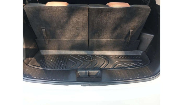 2023 MG HECTOR PLUS SAVVY PRO 1.5 TURBO CVT 7 STR, Petrol, Automatic, 19,282 km, Boot Inside