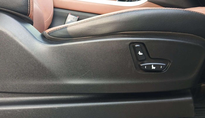 2023 MG HECTOR PLUS SAVVY PRO 1.5 TURBO CVT 7 STR, Petrol, Automatic, 19,282 km, Driver Side Adjustment Panel