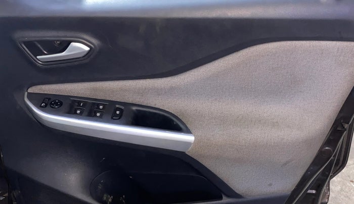 2023 Nissan MAGNITE XV MT, Petrol, Manual, 17,335 km, Driver Side Door Panels Control