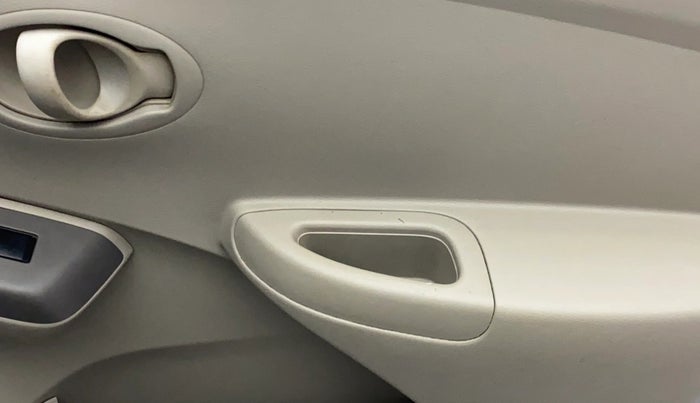 2014 Datsun Go T, Petrol, Manual, 1,17,633 km, Driver Side Door Panels Control